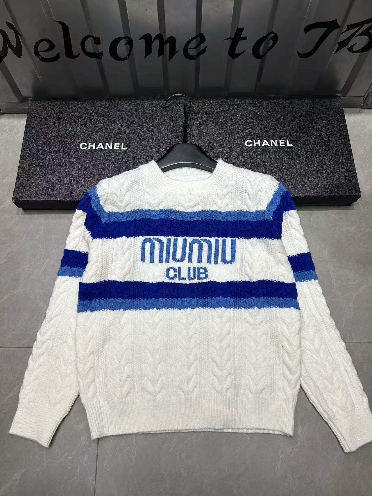 M1UM1U カラーブロック レター セーター【50％割引+送料無料】