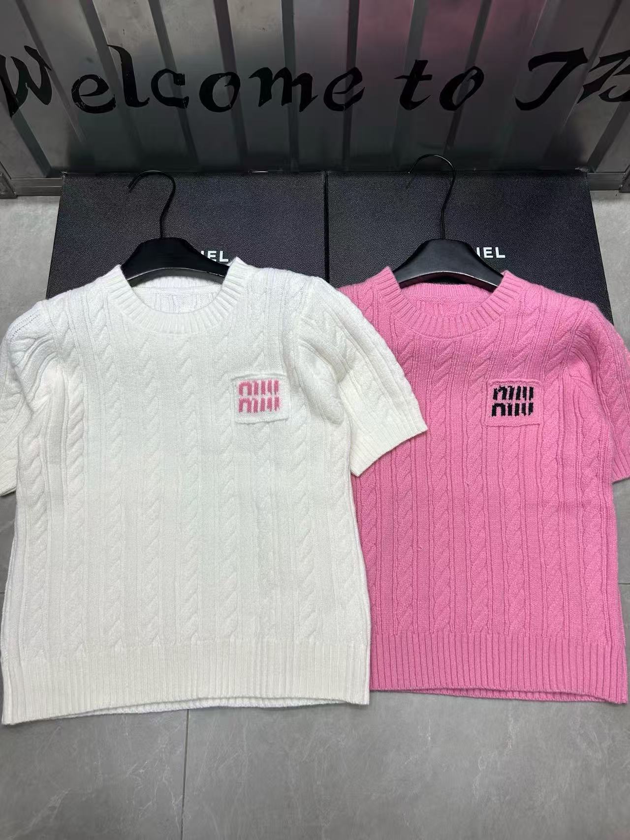 M1UM1U 半袖レターウールセーター【50％割引+送料無料】