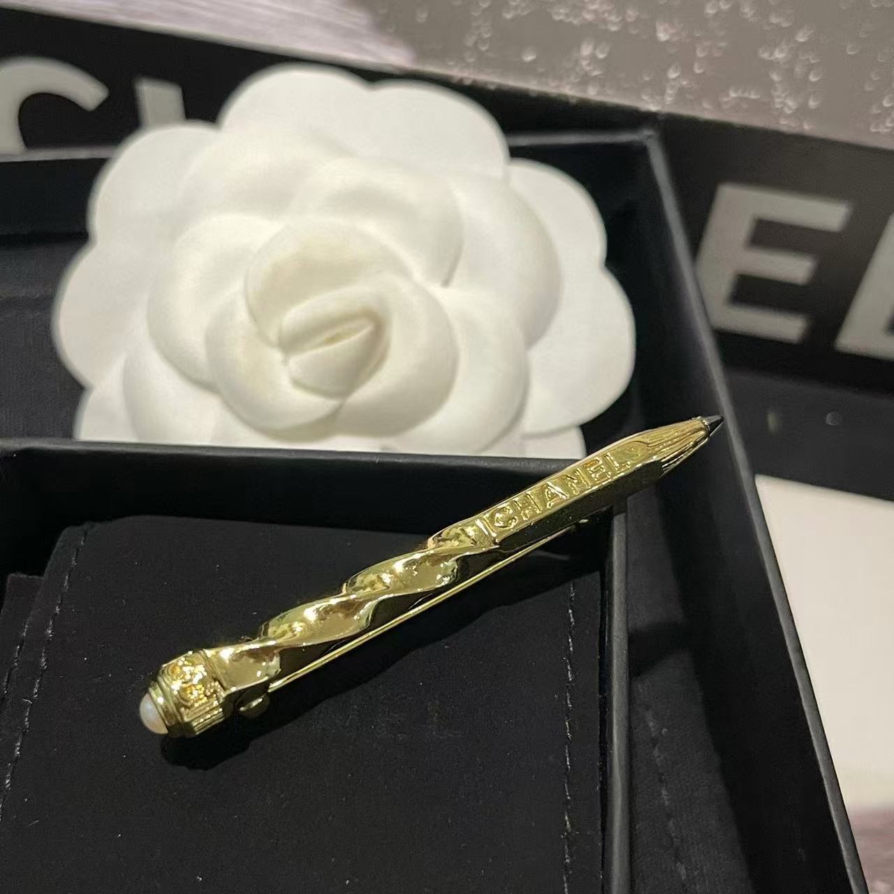 CHANE1 パールツイストブローチ【50％割引+送料無料】