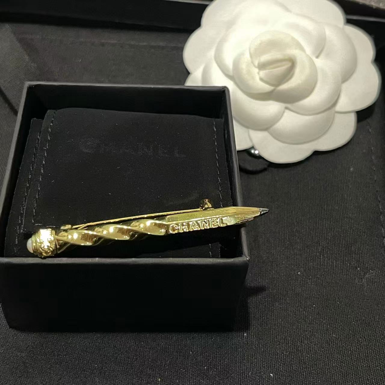 CHANE1 パールツイストブローチ【50％割引+送料無料】