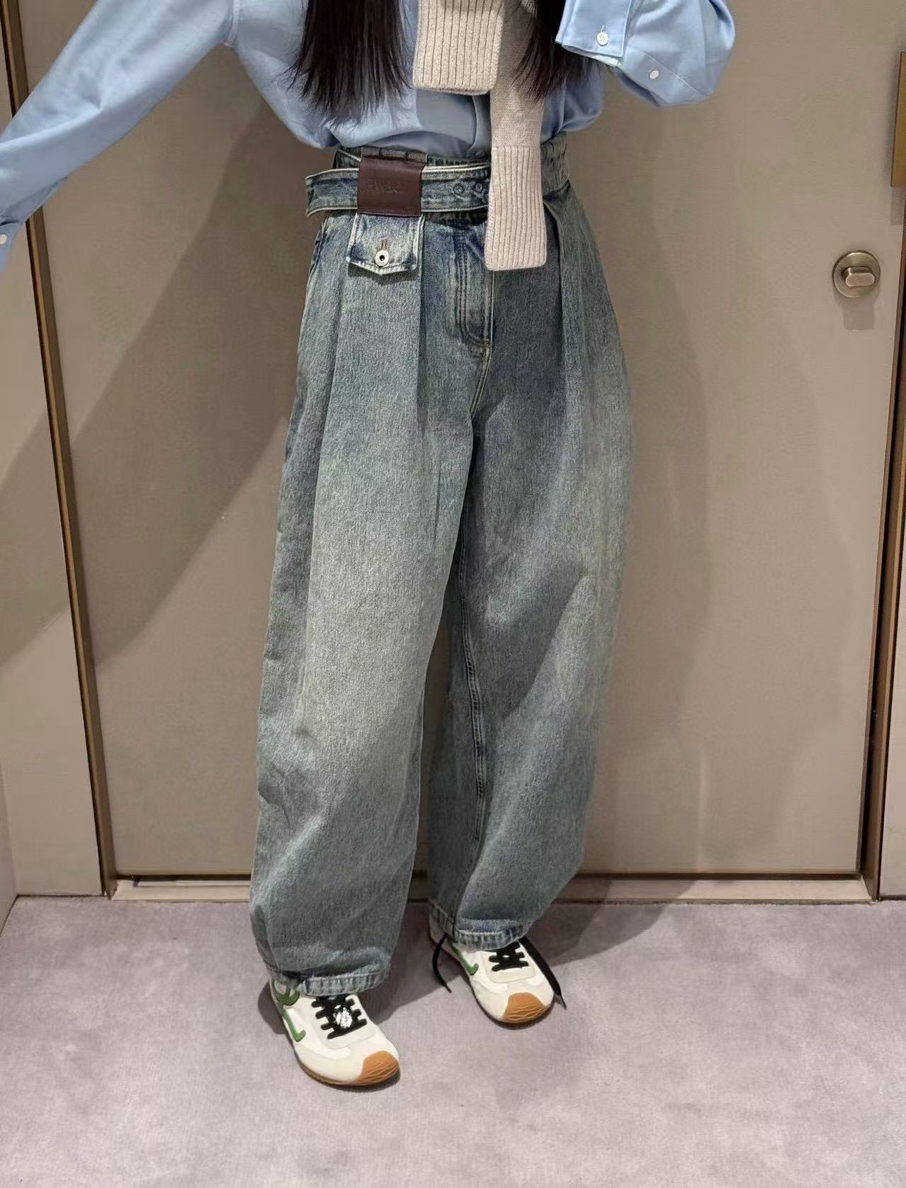 L0WEW プリーツジーンズ【50％割引+送料無料】