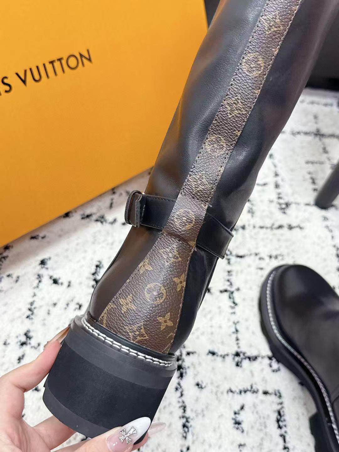 LV 高品質シンプルレザーロングブーツ【50％割引+送料無料】