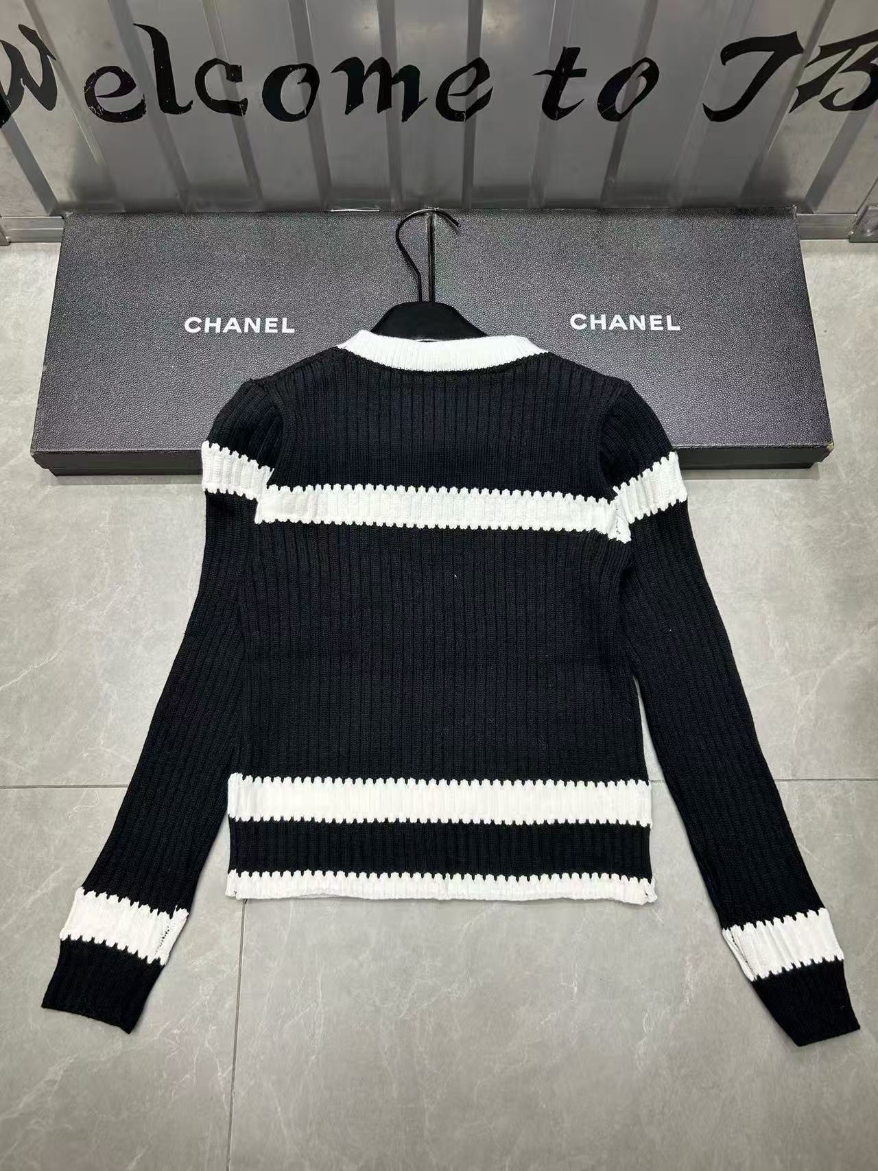 M1UM1U カラーブロックレターウールセーター【50％割引+送料無料】