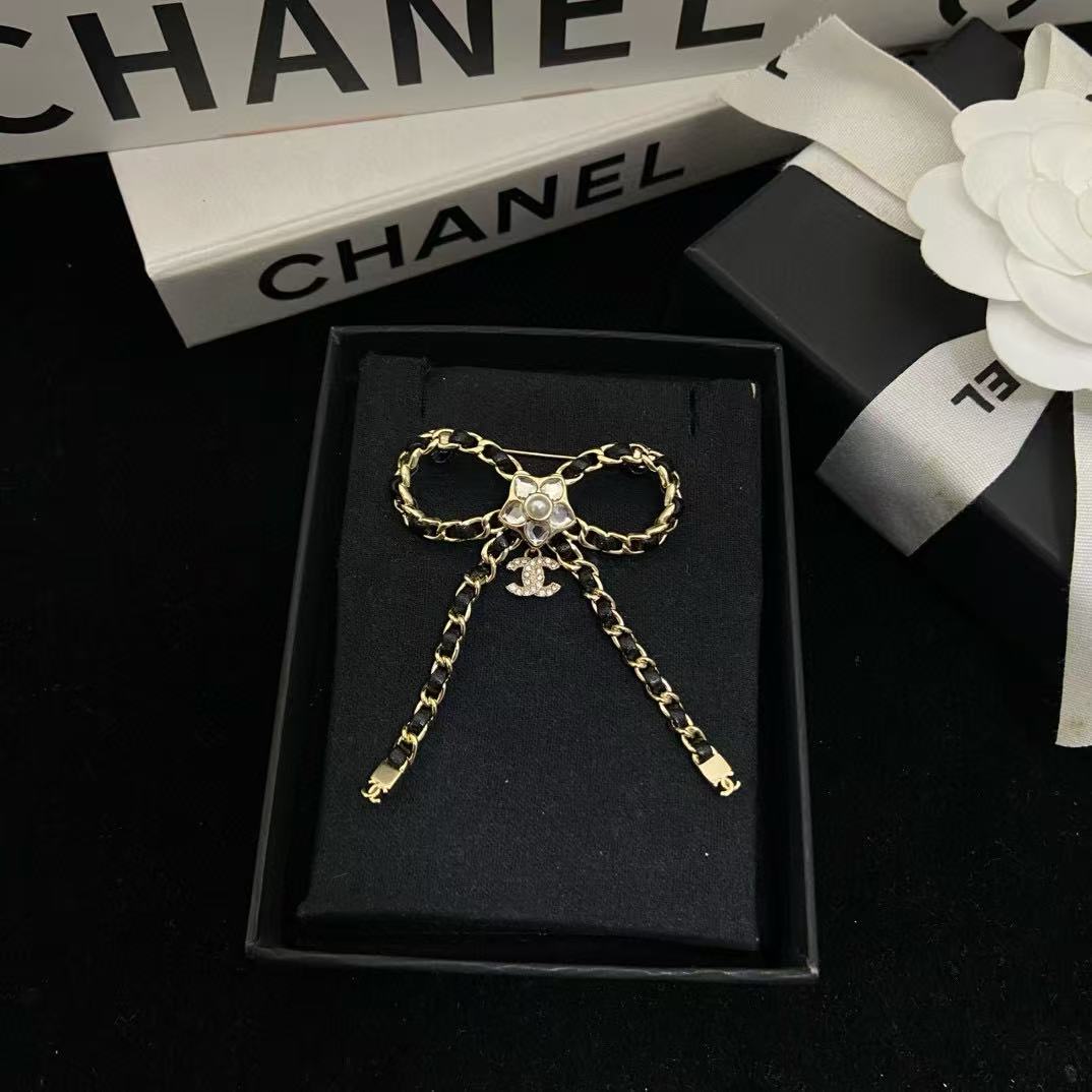 CHANE1 ダブルC レザーブローチ【50％割引+送料無料】