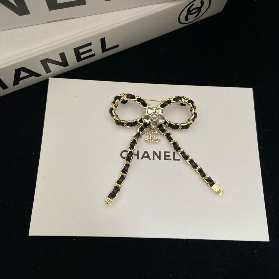 CHANE1 ダブルC レザーブローチ【50％割引+送料無料】