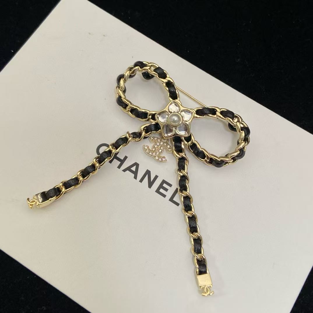 CHANE1 ダブルC レザーブローチ【50％割引+送料無料】