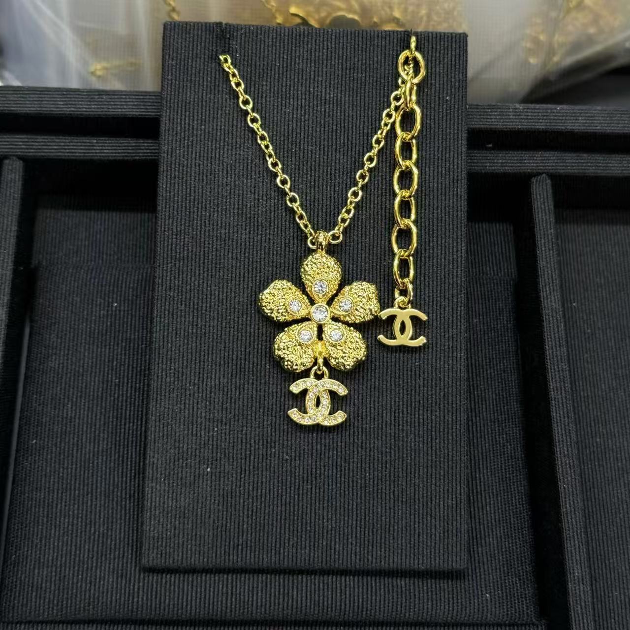 CHANE1 ダブルC ファイブフラワー ダイヤモンドネックレス【50％割引+送料無料】