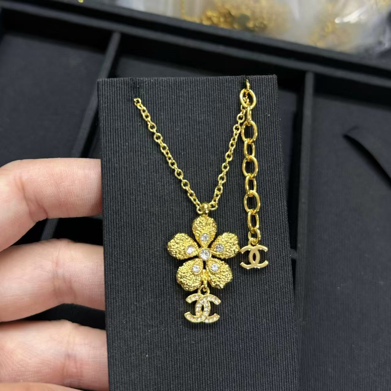 CHANE1 ダブルC ファイブフラワー ダイヤモンドネックレス【50％割引+送料無料】