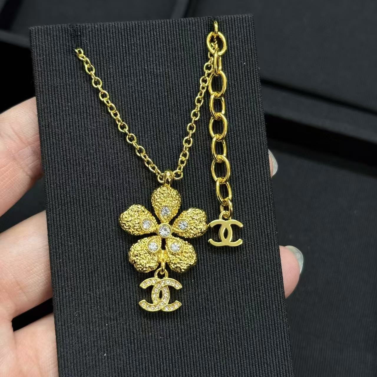 CHANE1 ダブルC ファイブフラワー ダイヤモンドネックレス【50％割引+送料無料】