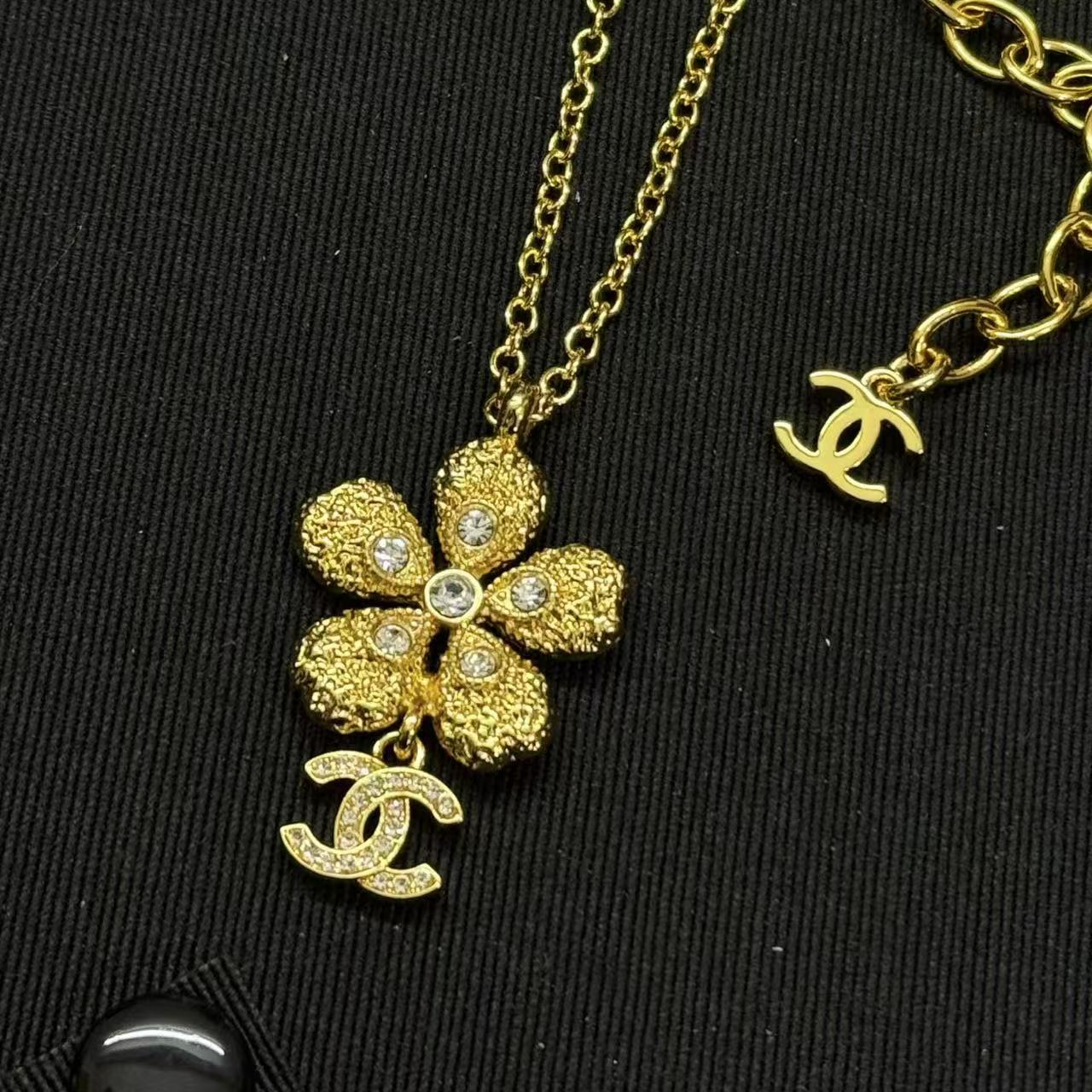 CHANE1 ダブルC ファイブフラワー ダイヤモンドネックレス【50％割引+送料無料】
