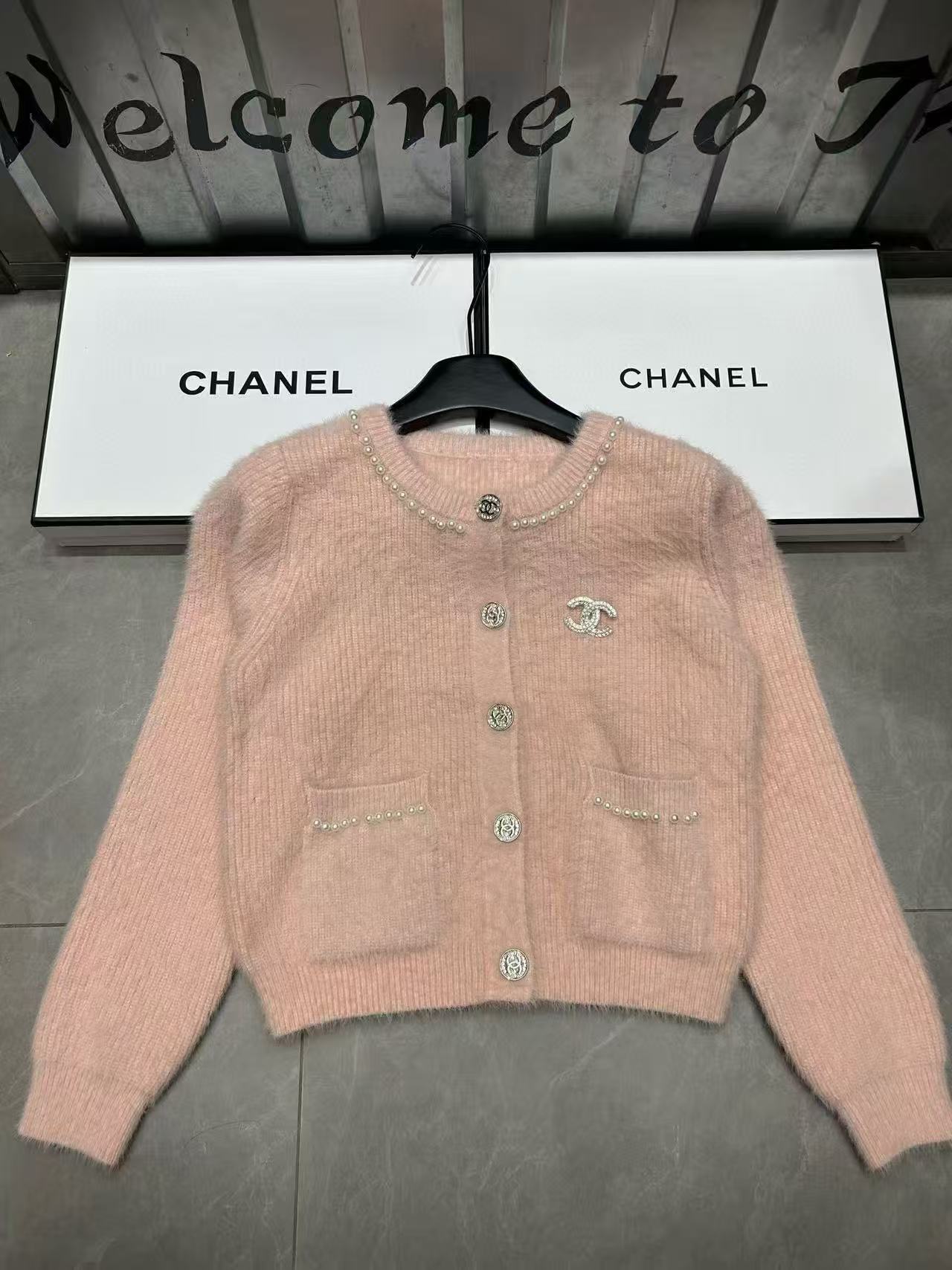 CHANE1 ブローチとダブルCロゴ付きカーディガン【50％割引+送料無料】