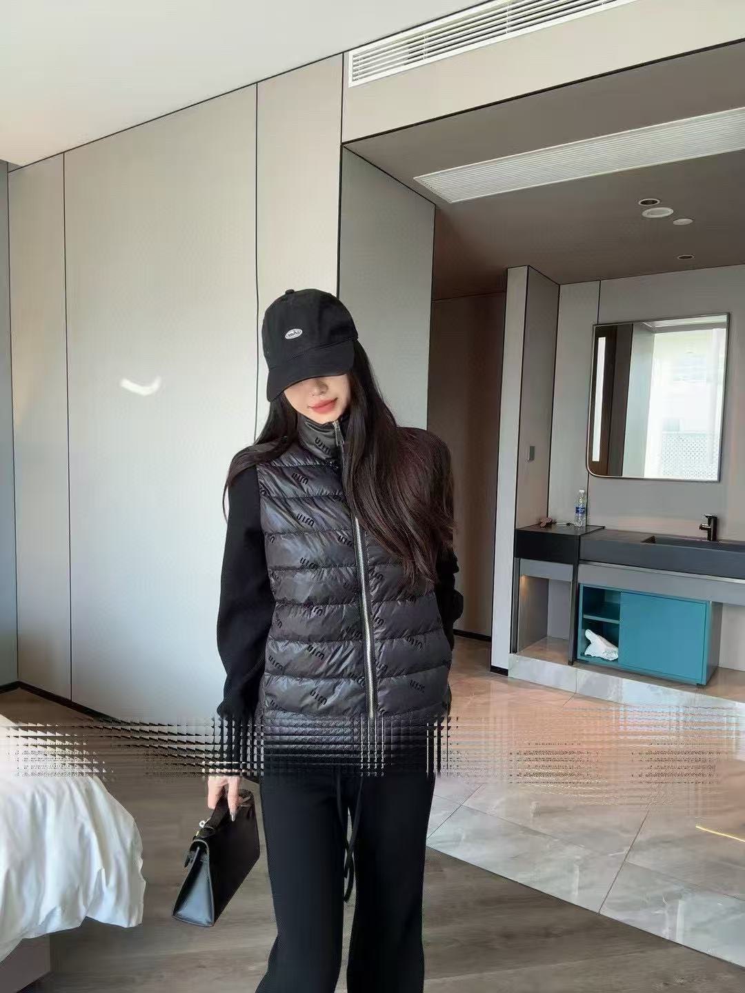 M1UM1U レターダウンベスト【50％割引+送料無料】