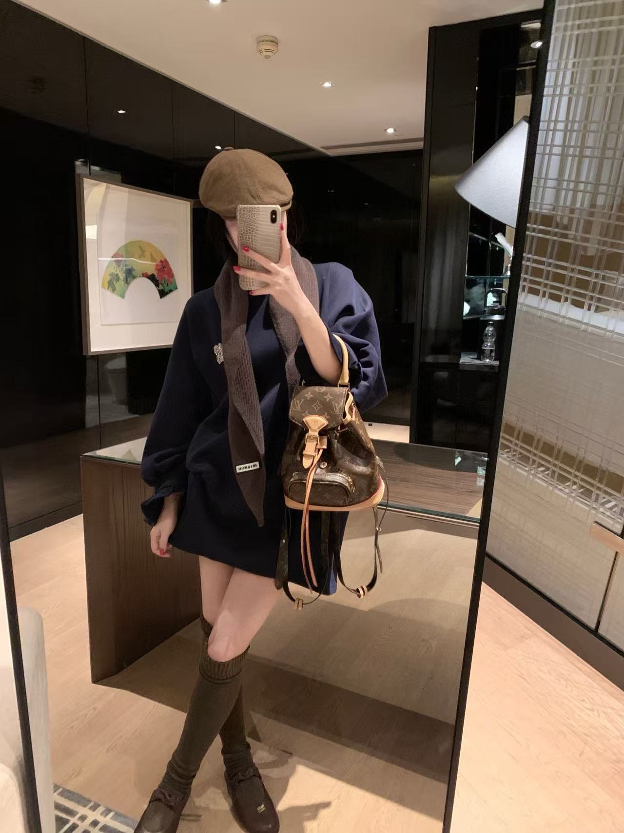 M1UM1Uスカーフ + ラインストーン スウェットシャツ【50％割引+送料無料】