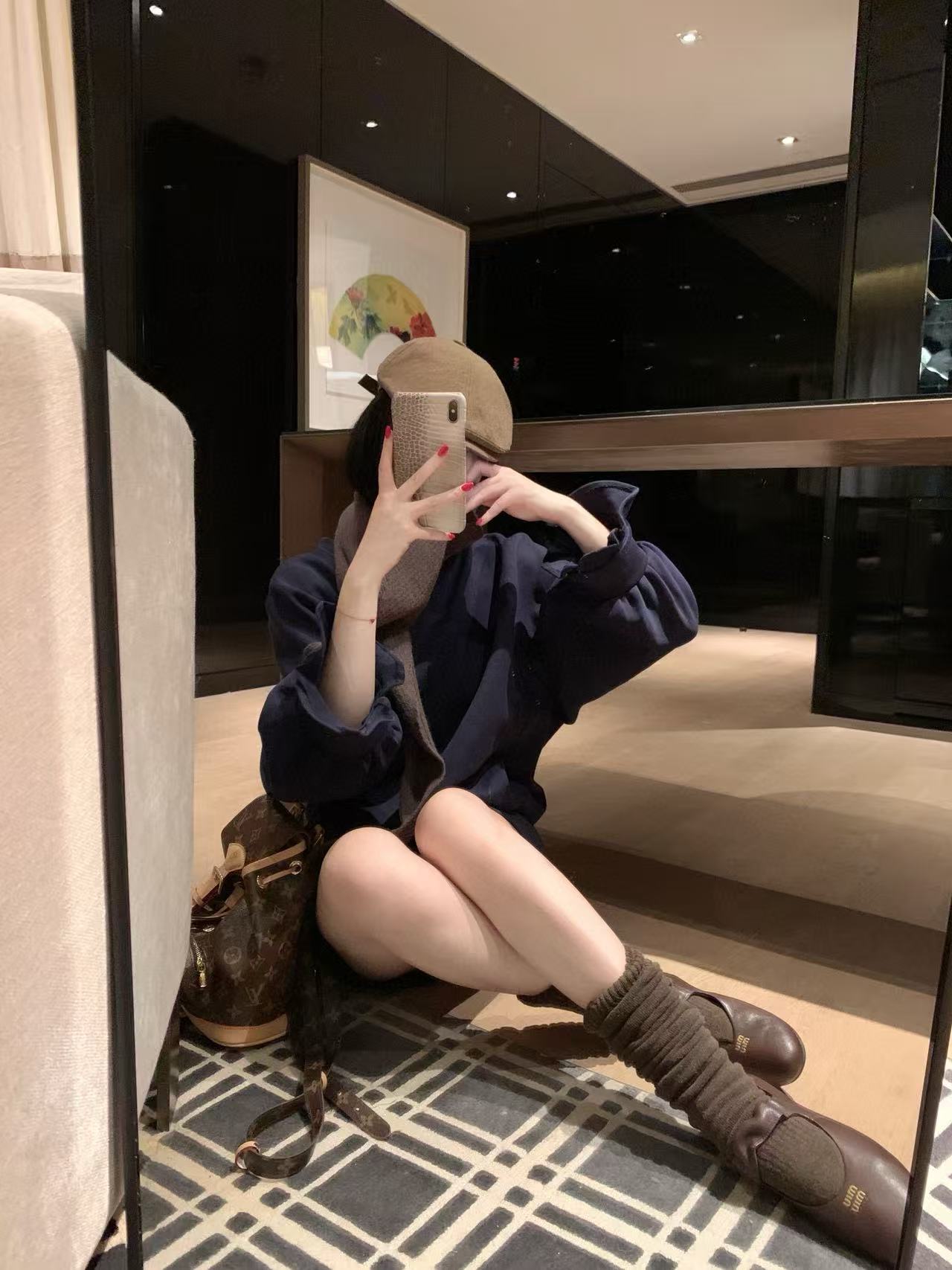 M1UM1Uスカーフ + ラインストーン スウェットシャツ【50％割引+送料無料】