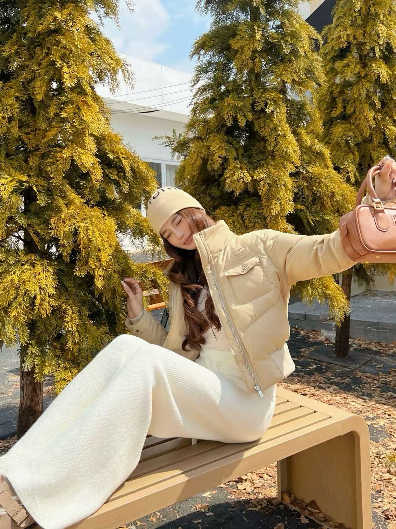 M1UM1U ミニマリスト レター ショート ダウンジャケット【50％割引+送料無料】