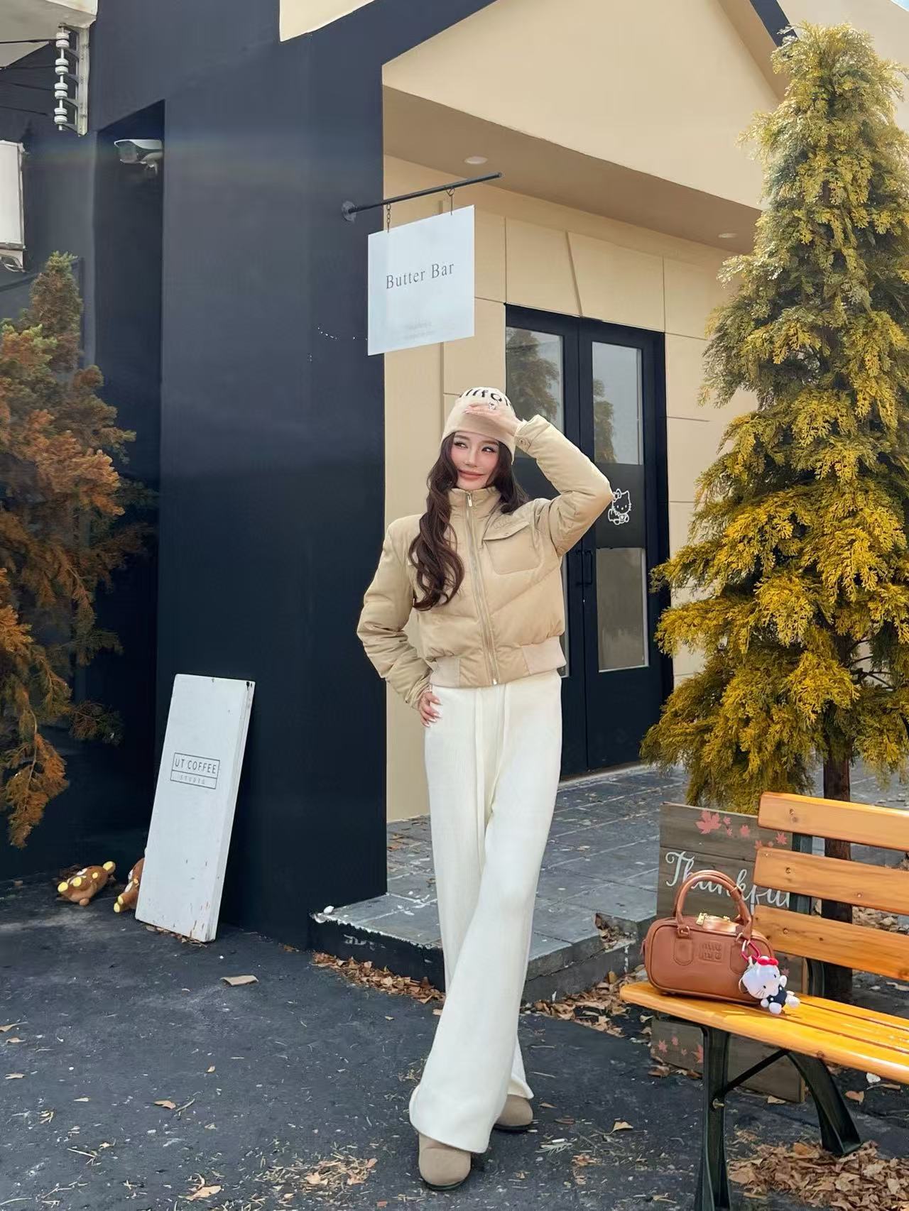 M1UM1U ミニマリスト レター ショート ダウンジャケット【50％割引+送料無料】