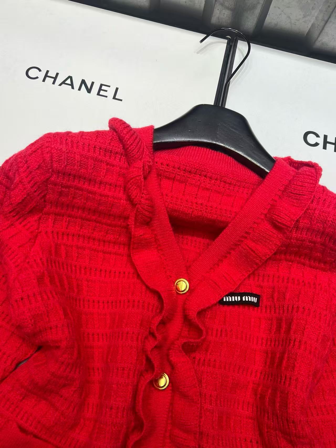 M1U1M1U メタルボタン Vネック ウール カーディガン【50％割引+送料無料】