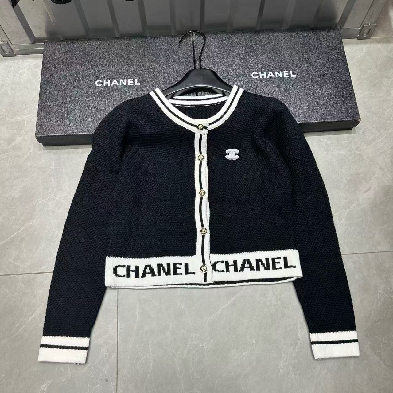 CHANE1 ダブルCレターウールカーディガン【50％割引+送料無料】