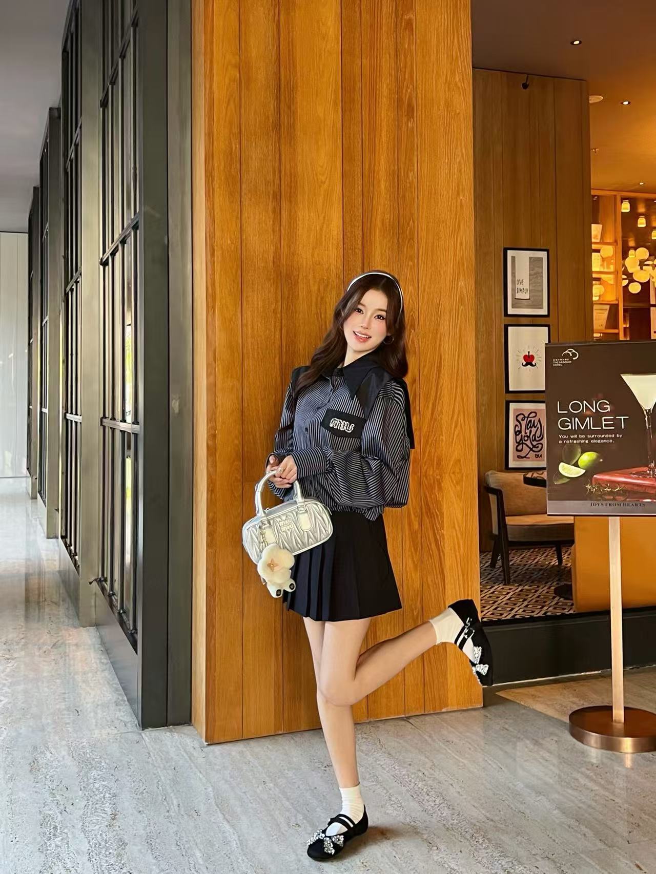 M1UM1U 襟付きストライプシャツ【50％割引+送料無料】