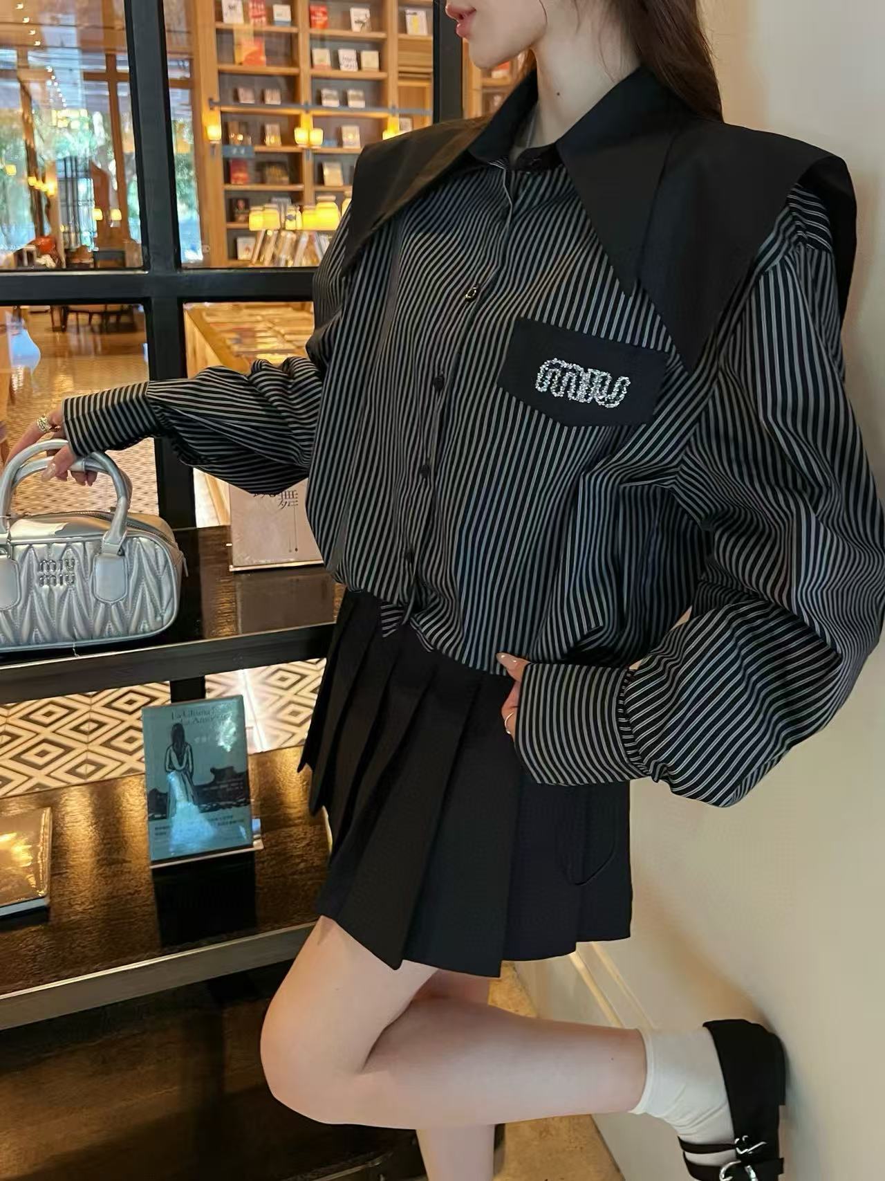 M1UM1U 襟付きストライプシャツ【50％割引+送料無料】