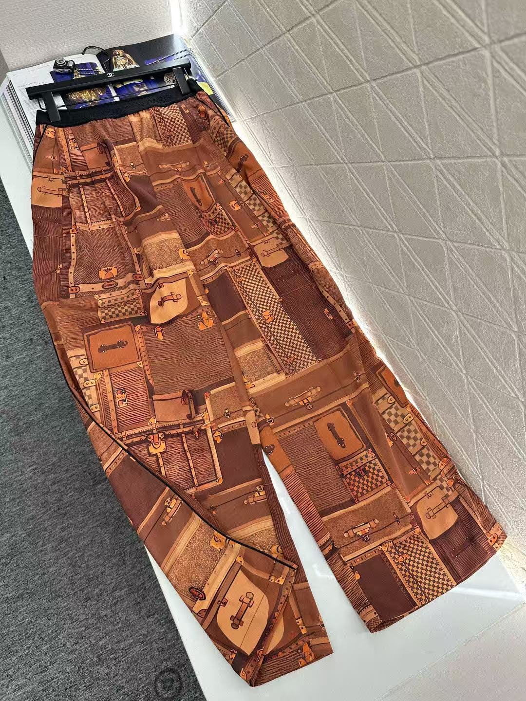 LVプリントシャツとパンツのツーピースセット【50％割引+送料無料】