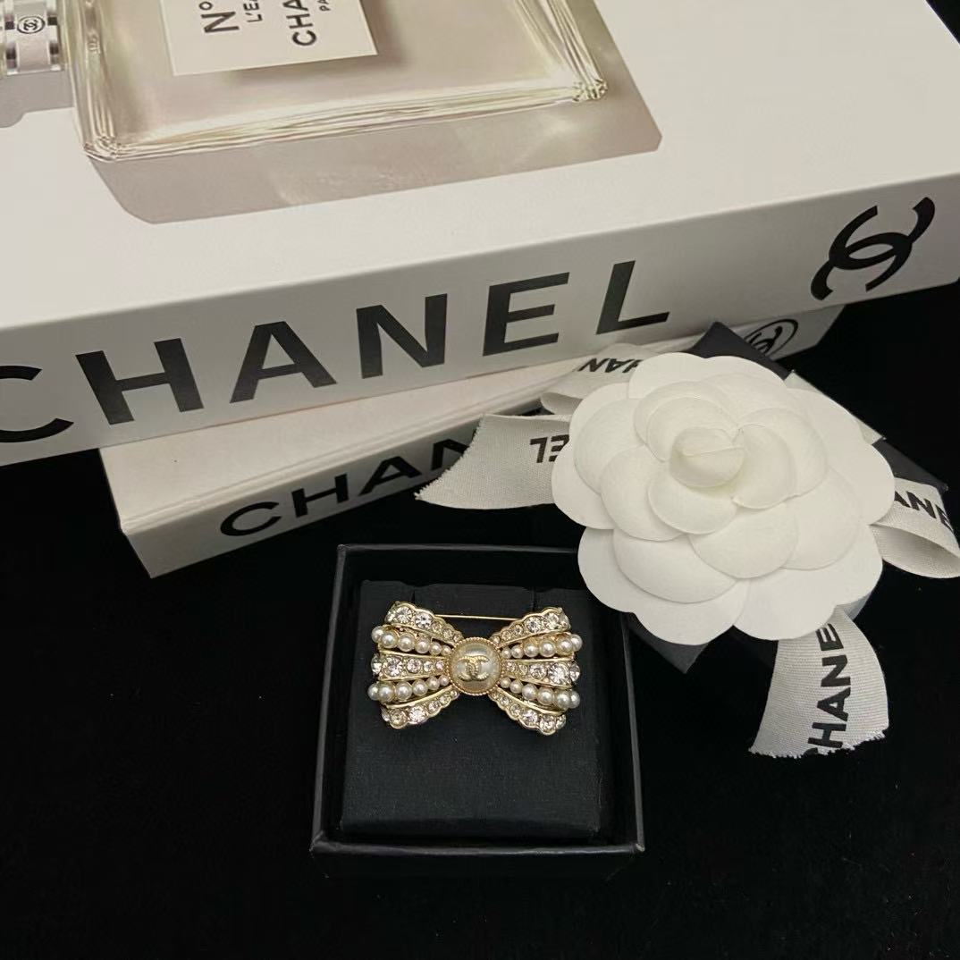 CHANE1 ダブルC パール ボウ ブローチ【50％割引+送料無料】