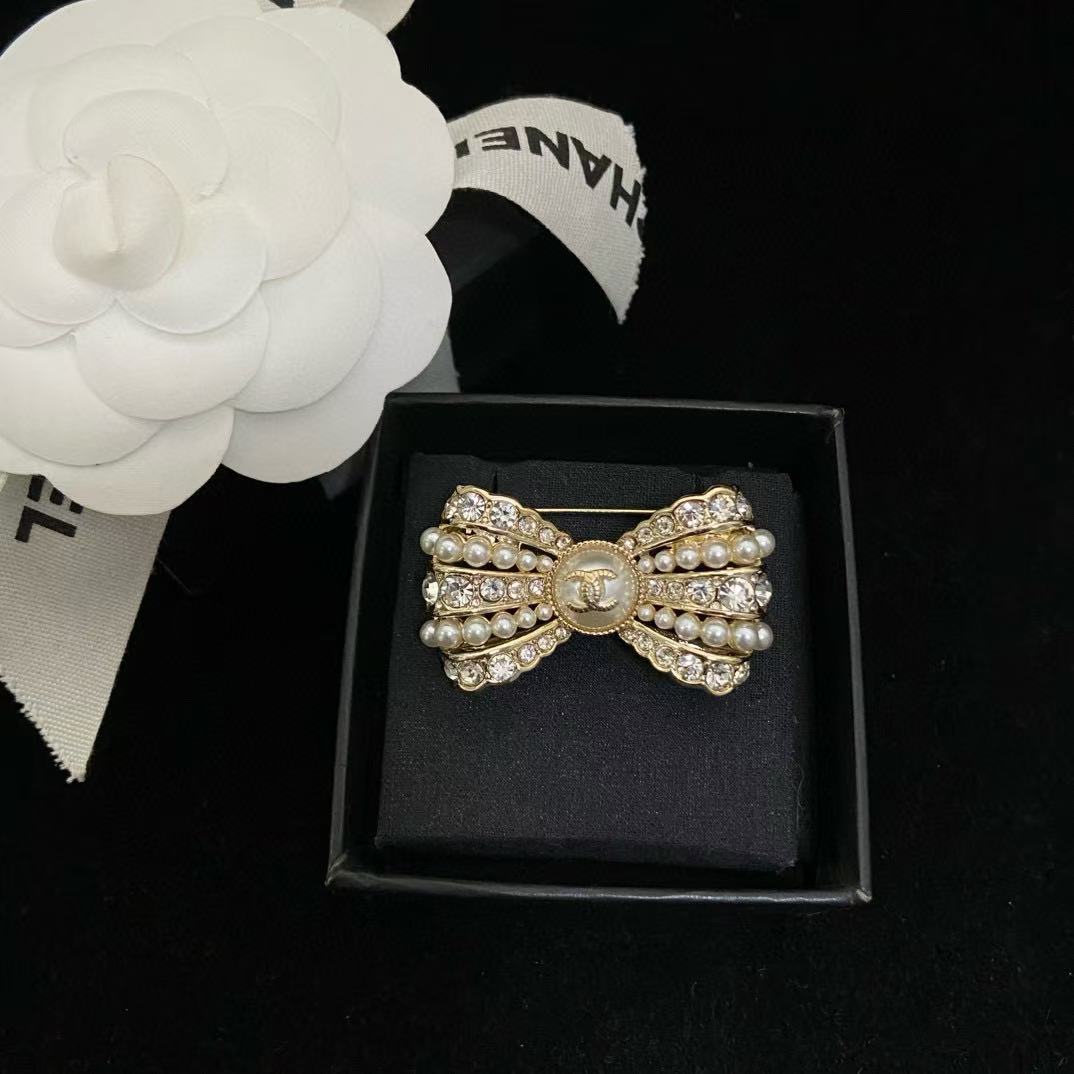 CHANE1 ダブルC パール ボウ ブローチ【50％割引+送料無料】