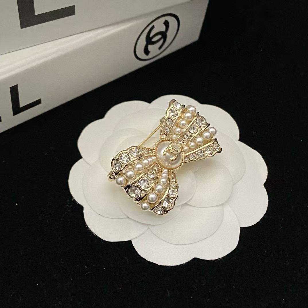 CHANE1 ダブルC パール ボウ ブローチ【50％割引+送料無料】