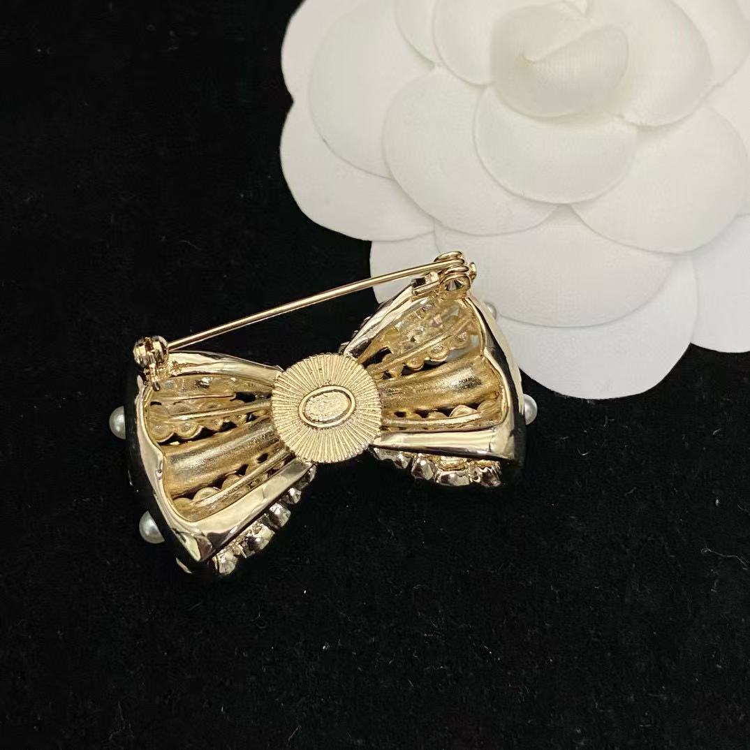 CHANE1 ダブルC パール ボウ ブローチ【50％割引+送料無料】