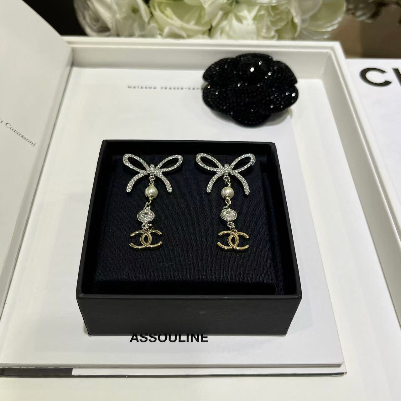 CHANE1 ダブルC ボウ パール スタッド イヤリング【50％割引+送料無料】