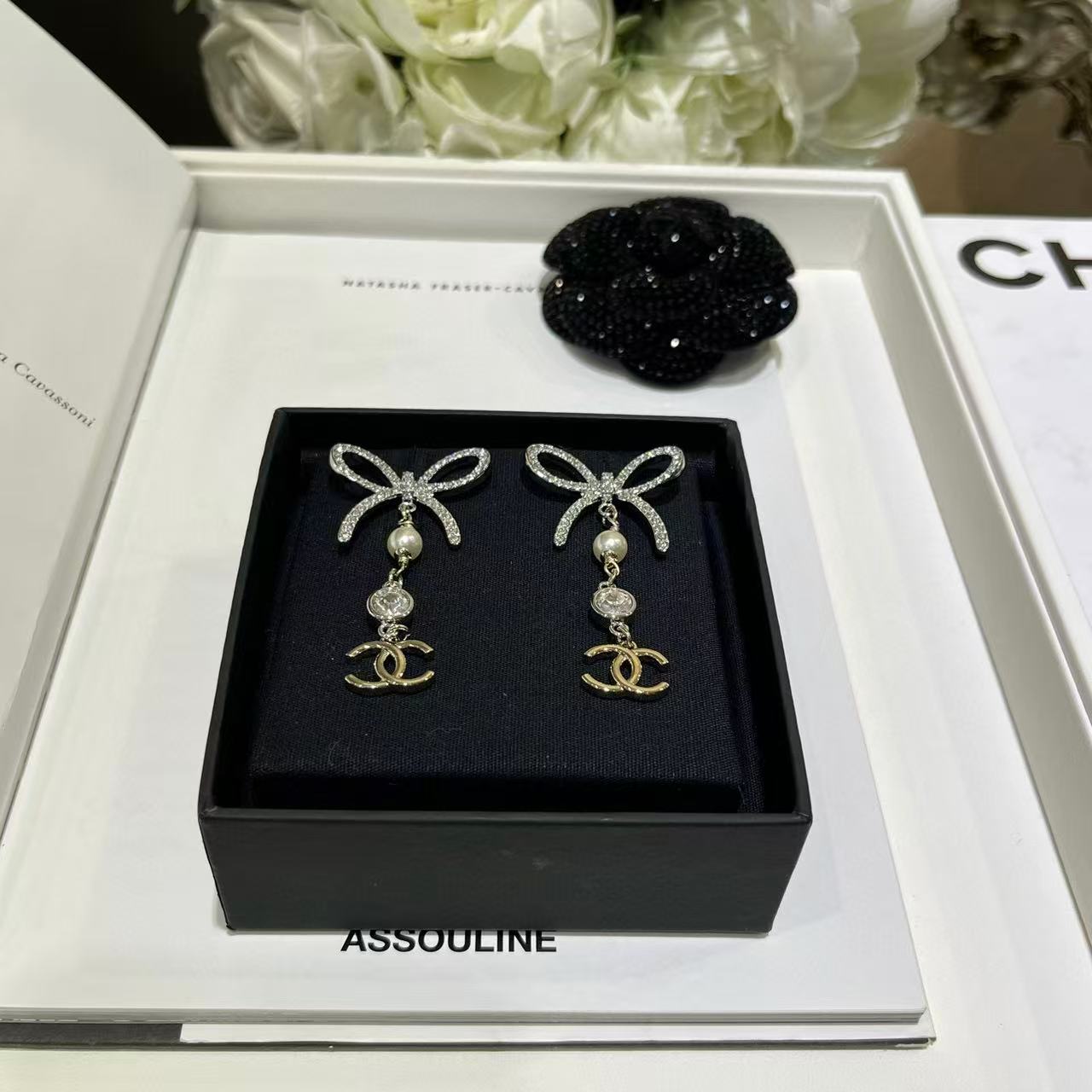 CHANE1 ダブルC ボウ パール スタッド イヤリング【50％割引+送料無料】