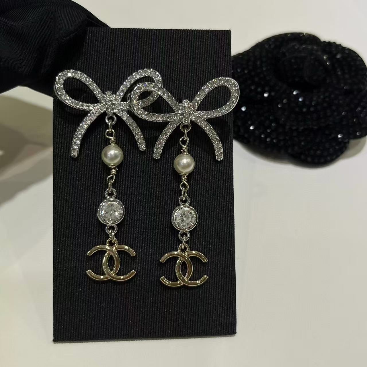 CHANE1 ダブルC ボウ パール スタッド イヤリング【50％割引+送料無料】