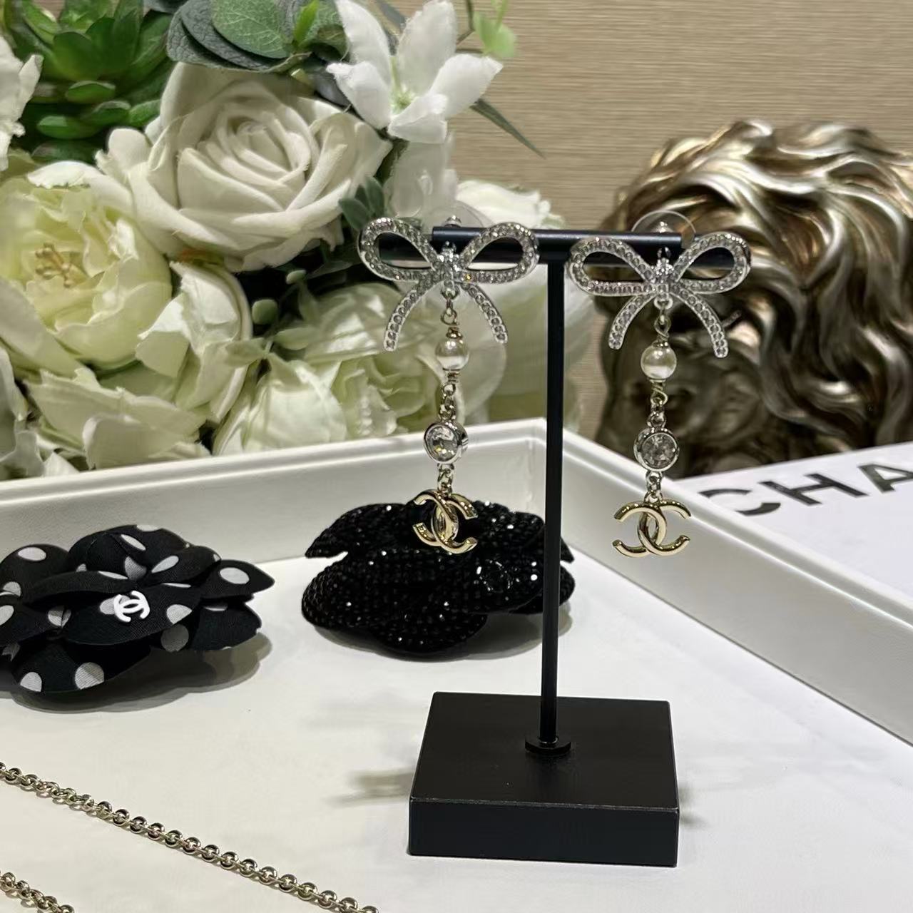 CHANE1 ダブルC ボウ パール スタッド イヤリング【50％割引+送料無料】