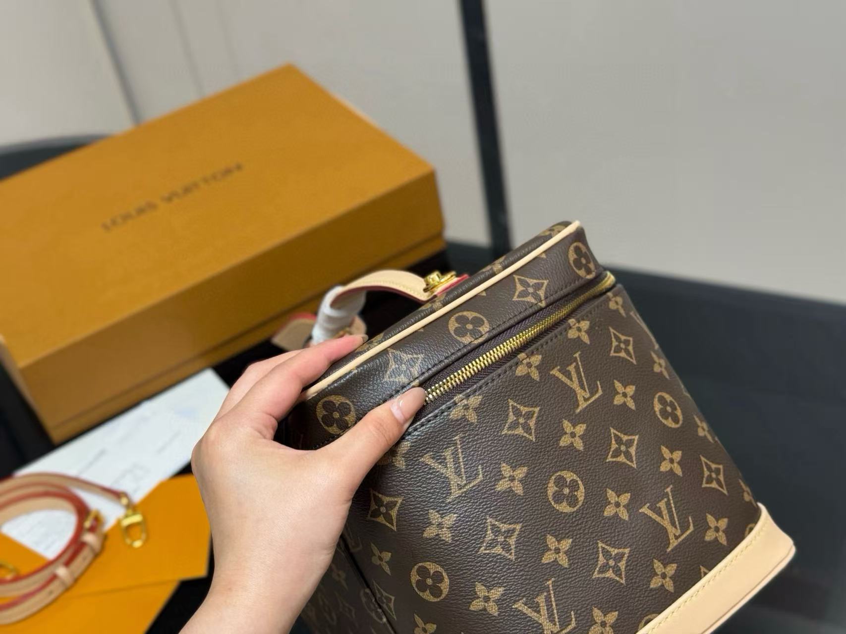 LVプリントのコスメポーチ【50％割引+送料無料】