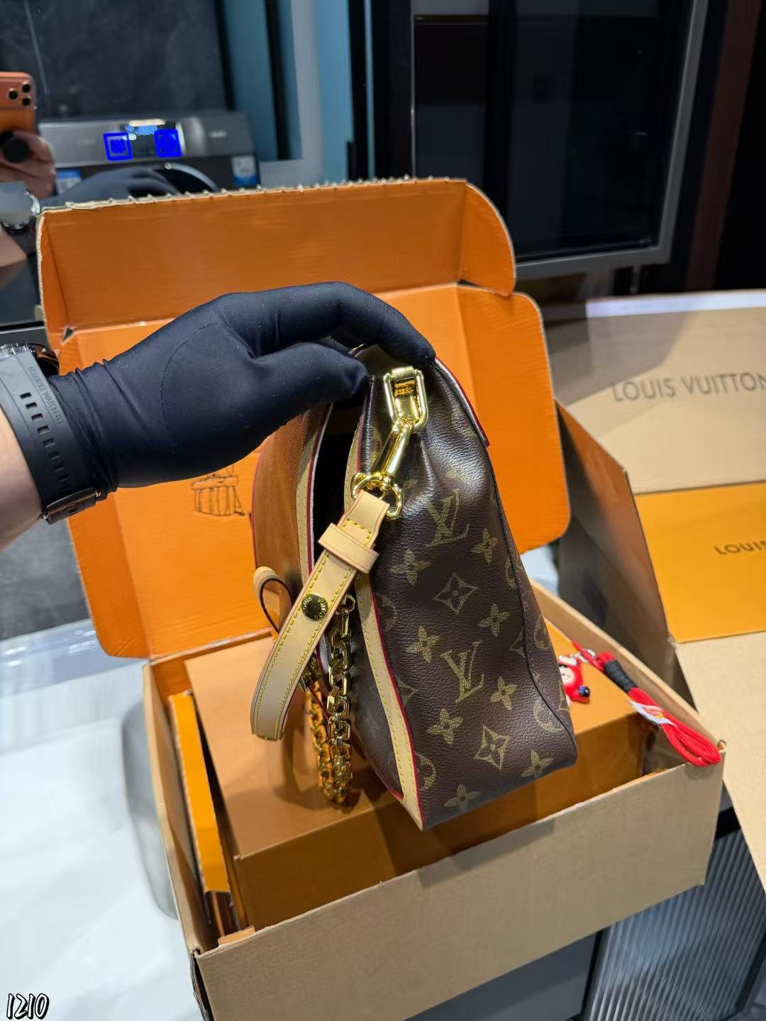 LVの高品質チェーンショルダー/クロスボディバッグ【50％割引+送料無料】