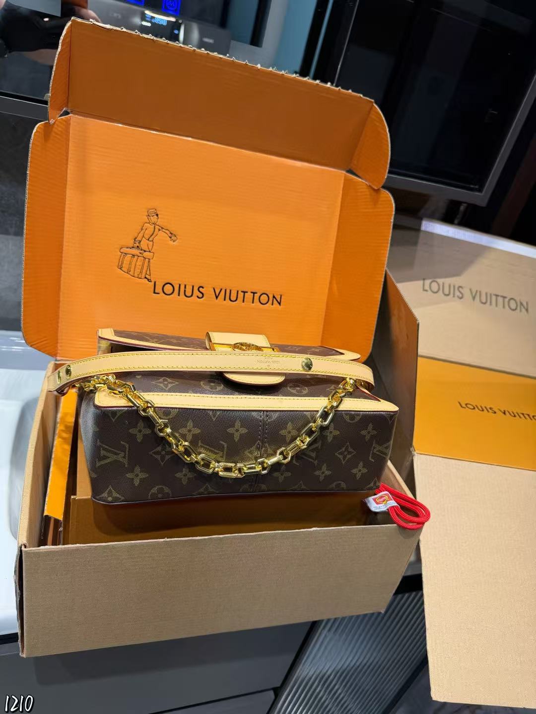LVの高品質チェーンショルダー/クロスボディバッグ【50％割引+送料無料】
