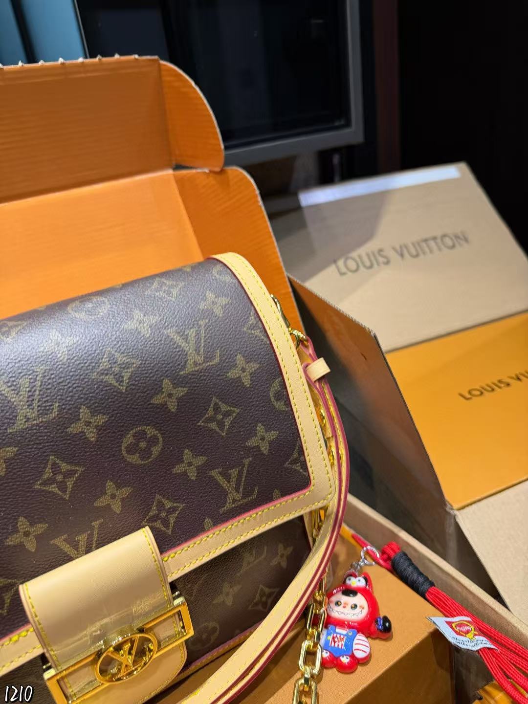 LVの高品質チェーンショルダー/クロスボディバッグ【50％割引+送料無料】