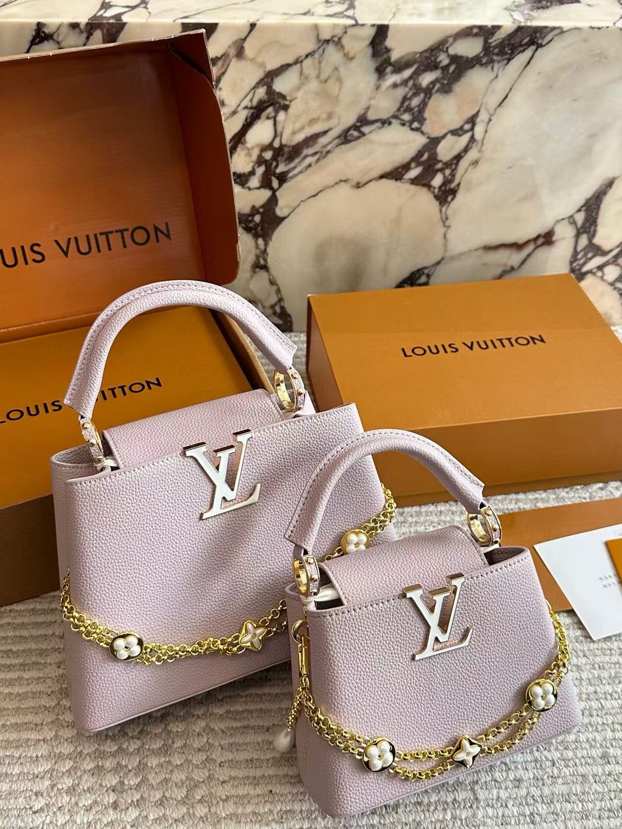 LV Capucinesハンドバッグ【50％割引+送料無料】