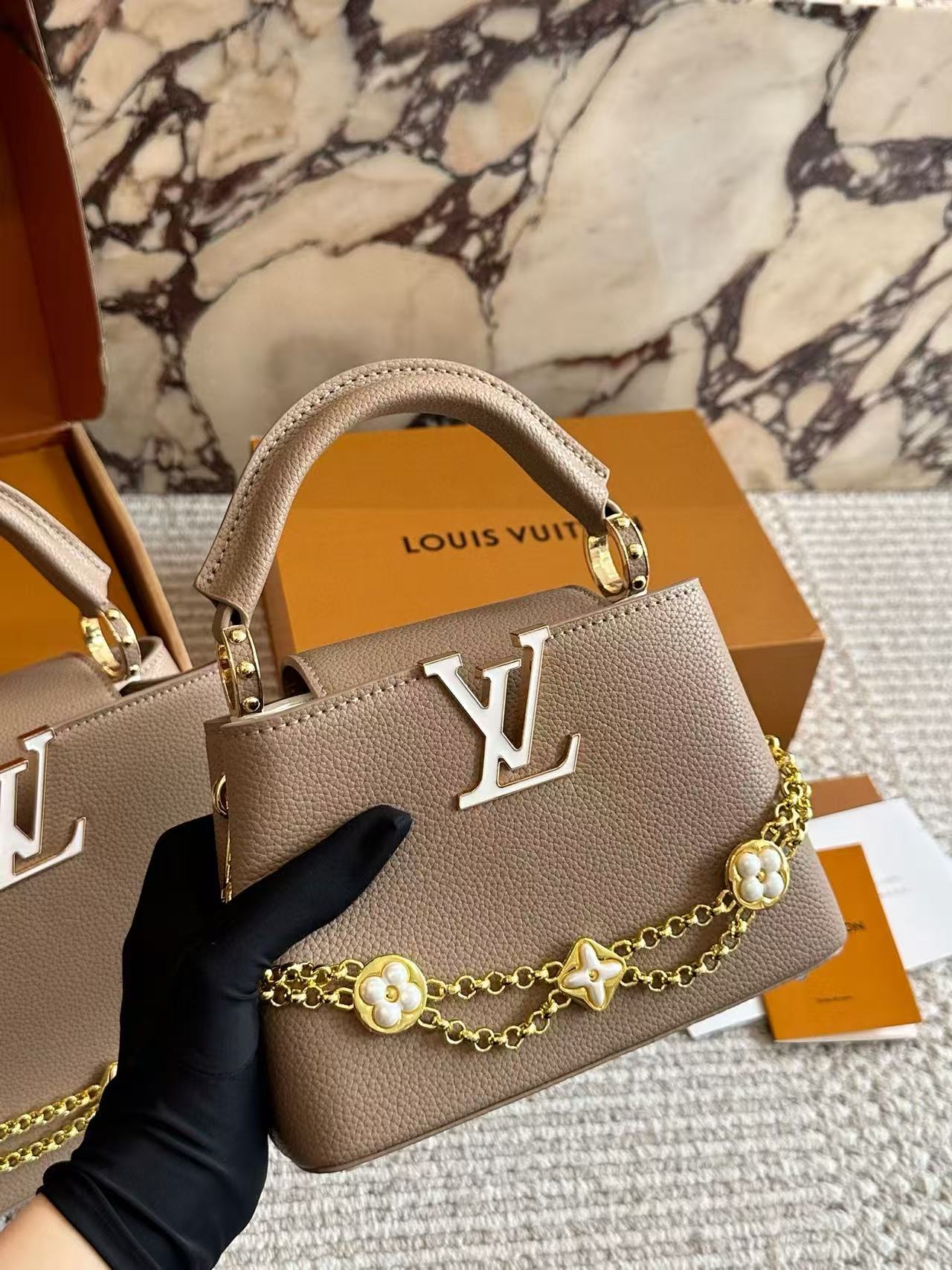 LV Capucinesハンドバッグ【50％割引+送料無料】