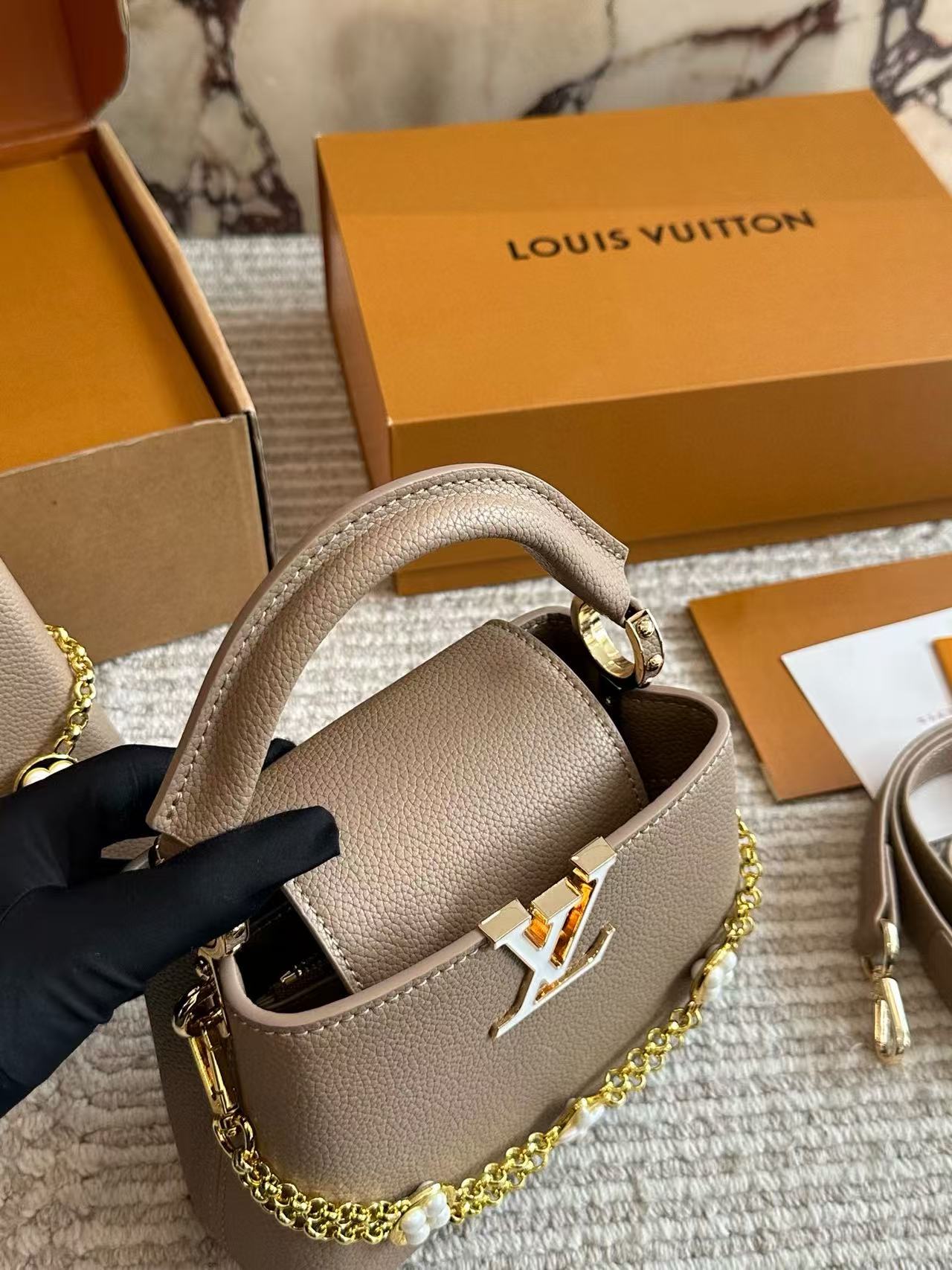 LV Capucinesハンドバッグ【50％割引+送料無料】