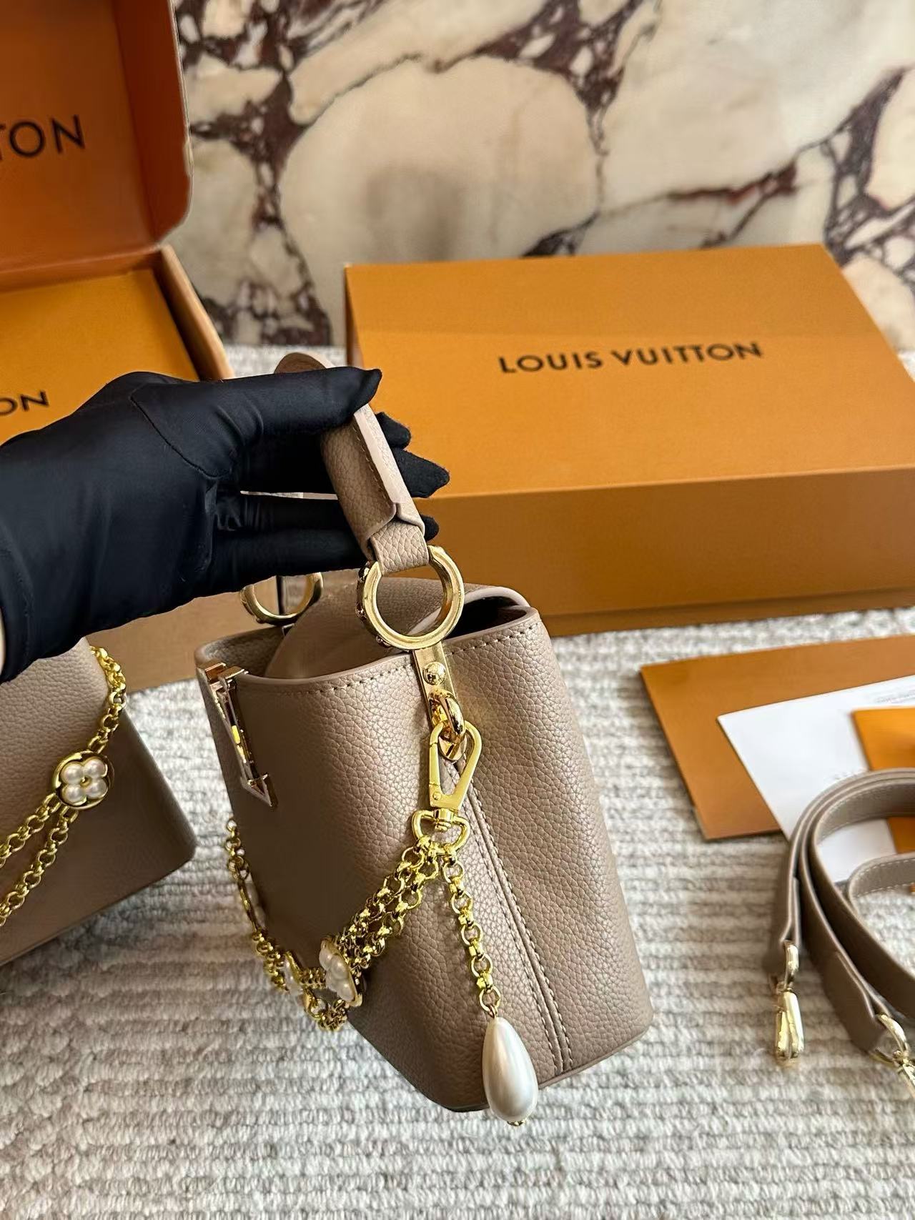 LV Capucinesハンドバッグ【50％割引+送料無料】