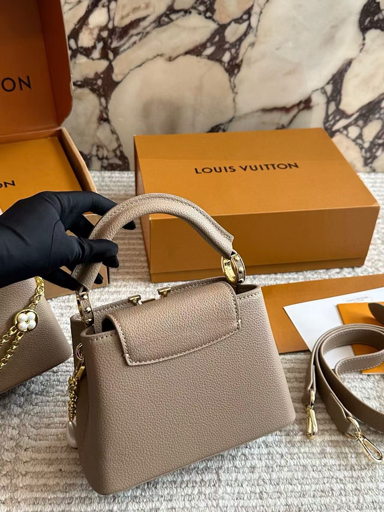 LV Capucinesハンドバッグ【50％割引+送料無料】