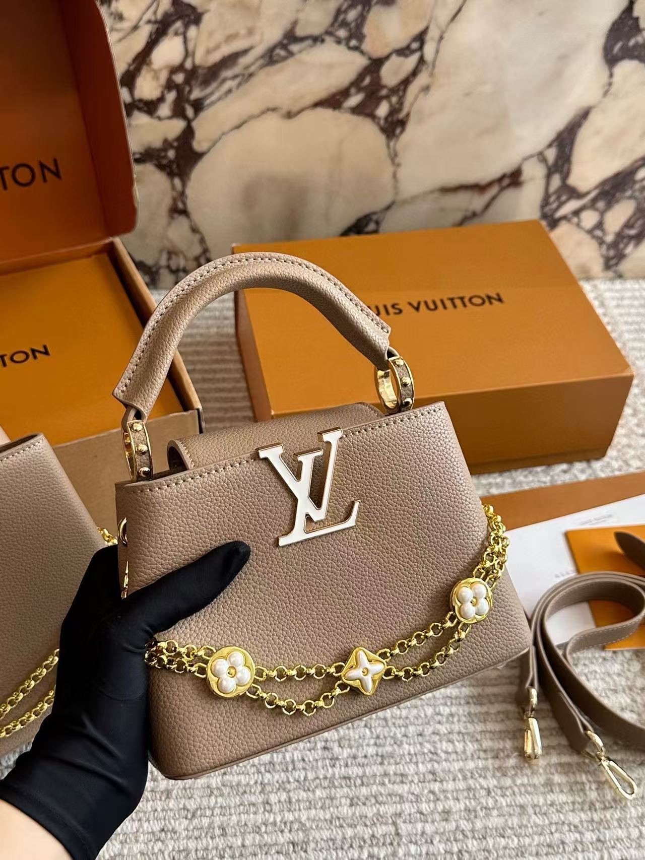 LV Capucinesハンドバッグ【50％割引+送料無料】
