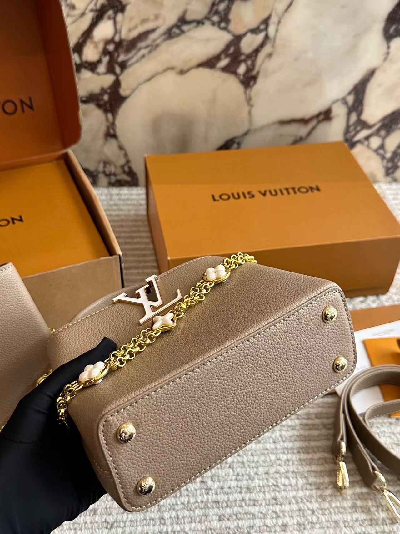 LV Capucinesハンドバッグ【50％割引+送料無料】