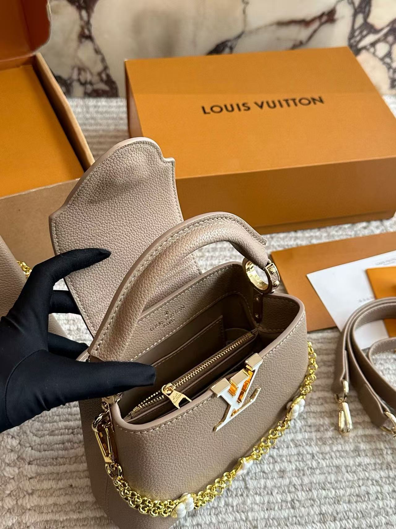 LV Capucinesハンドバッグ【50％割引+送料無料】