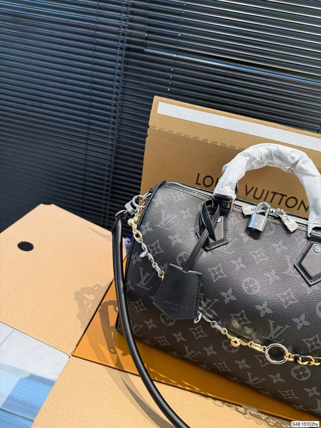 LVチェーンメンズハンドバッグ【50％割引+送料無料】