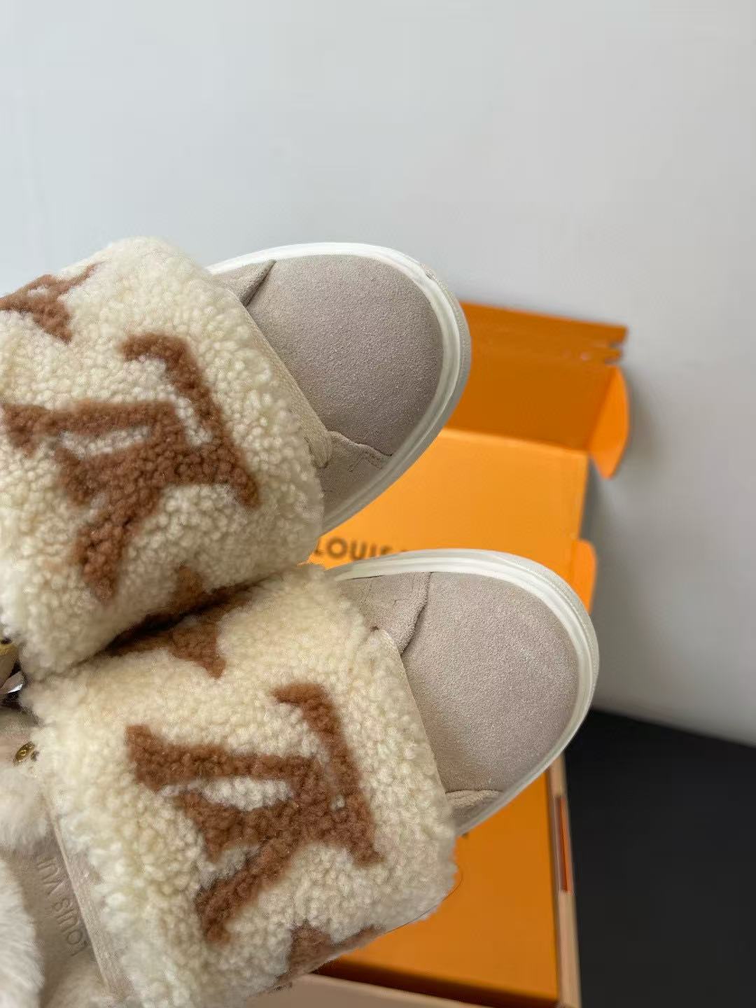 LVの高品質ウールプラットフォームカジュアルシューズ【50％割引+送料無料】