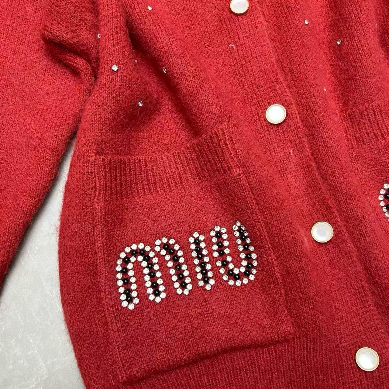 M1UM1U 2ポケット ラインストーンスタッズ ウールカーディガン【50％割引+送料無料】