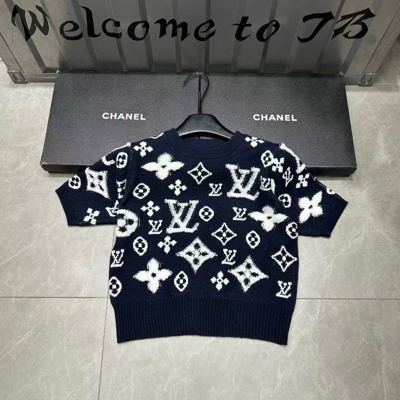 LV四つ葉のクローバー刺繍半袖セーター【50％割引+送料無料】