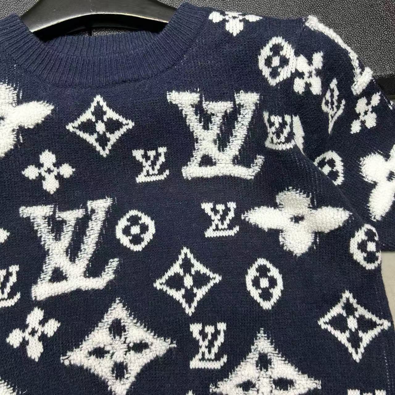 LV四つ葉のクローバー刺繍半袖セーター【50％割引+送料無料】